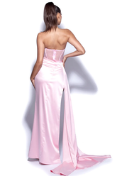 Robe en satin à fente haute et corset cristallisé
